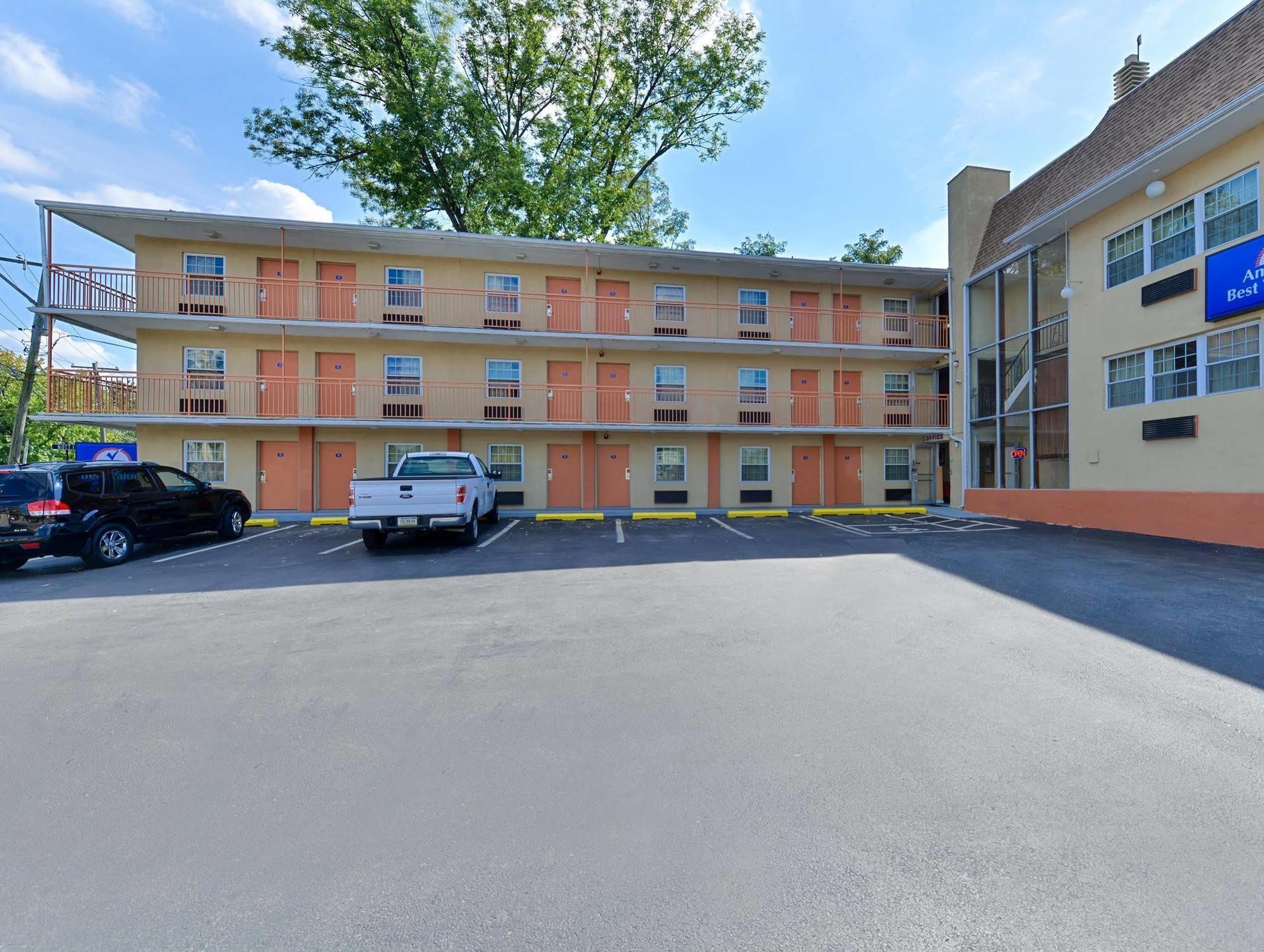 Americas Best Value Inn Media Philadelphia ภายนอก รูปภาพ